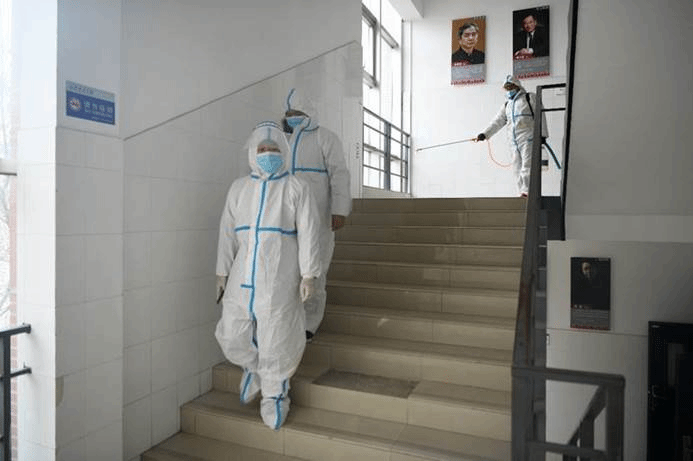 图片包含 室内, 建筑, 站, 房间描述已自动生成